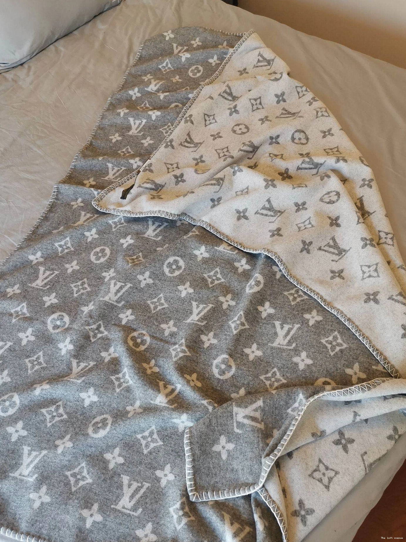 BLANKET GREY CUSTOM LV THROW 0731